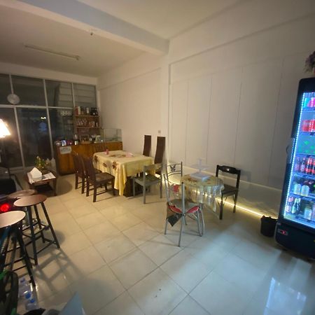 Sleep Break Hostel Sathon Bangkok Bagian luar foto